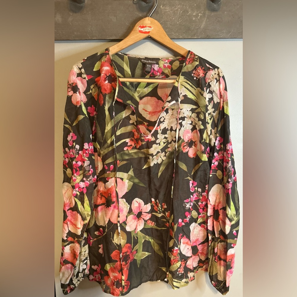 Tommy Bahama silk blouse - Picture 9 of 9